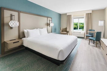King Bed, Hearing Accessible, Pool View