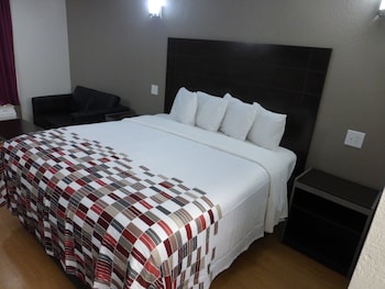 Deluxe Room, 1 King Bed (Smoke Free)