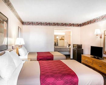 Standard Room, 2 Double Beds, Non Smoking