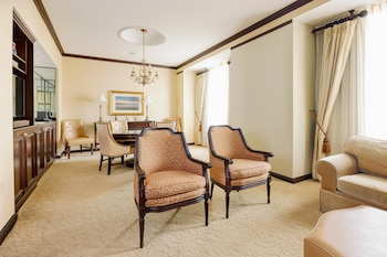Suite, 1 King Bed (1200 SqFt)