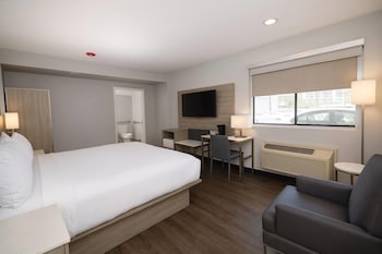 Business Room, 1 Queen Bed, Accessible, Non Smoking (Mobility)