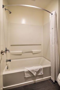 Standard Room, 1 Queen Bed