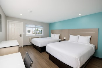 Room, 2 Queen Beds, Accessible, Non Smoking