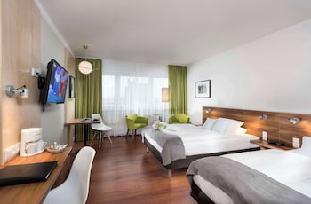 Family Room, 2 Queen Beds (Cozy Sitting Corner)
