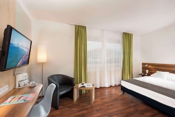 Comfort Room, 1 King Bed (with Sofabed)