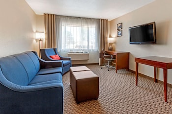 Suite, 2 Queen Beds, Non Smoking (Seating area)