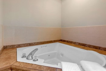 Suite, 2 Queen Beds, Non Smoking (Seating area)
