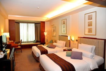 Gardens Club Room, Bathtub