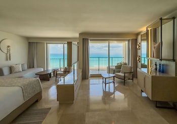 Royal Master Suite Hot Tub adults only +18