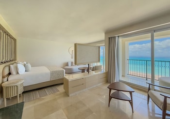 Royal Master Suite Hot Tub adults only +18