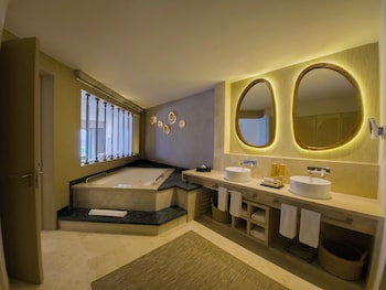 Royal Suite Doble Hot Tub adults only +18