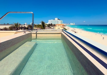 Grand Royal Suite Hot Tub adults only +18