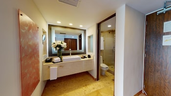Deluxe Ocean View King