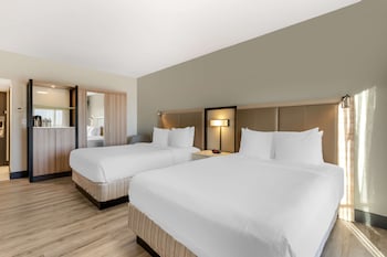 Standard Room, 2 Queen Beds, Accessible, Bathtub