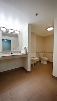 Standard Room, 2 Queen Beds, Accessible, Bathtub