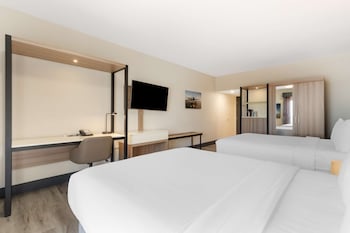 Standard Room, 2 Queen Beds, Accessible, Bathtub