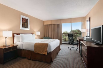 Deluxe Room, 1 Queen Bed, Non Smoking, View (City View)