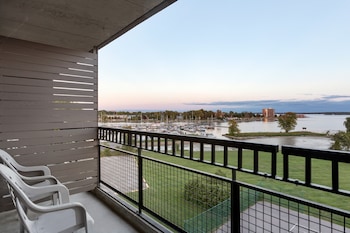 Room, 2 Queen Beds, Non Smoking (Water View)