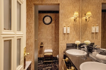 Premier Room (3AD)