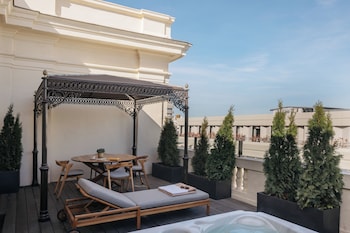 Grand Supreme Room with Jacuzzi Red Level