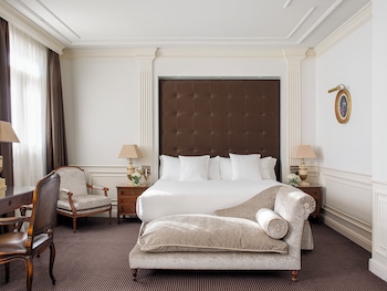 Master Suite Red Level (2+1)
