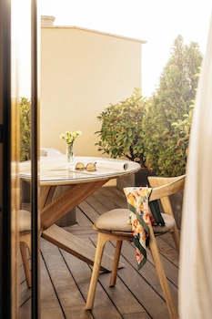 Fenix Penthouse Suite Red Level (2+1)