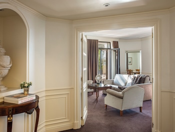 Castellana Presidential Suite Red Level