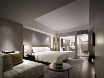 Studio Suite, 1 King Bed (Director)