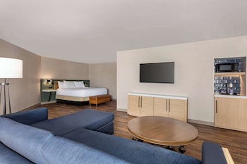 Junior Suite, 1 King Bed with Sofa bed