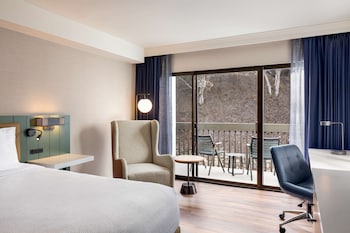 Room, 1 King Bed, Balcony