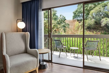 Room, 1 King Bed, Balcony