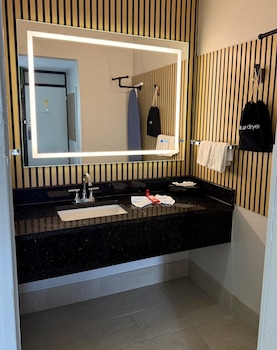Suite, 1 King Bed, Non Smoking (with Sofabed)
