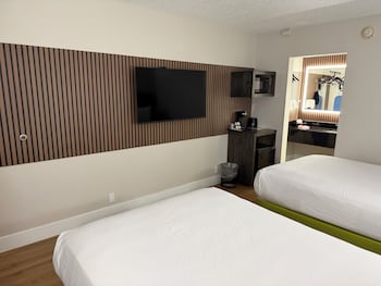 Standard Room, 2 Double Beds, Non Smoking