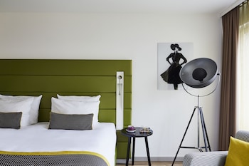 Premium Room, 1 King Bed, City View