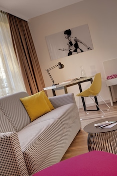 Suite, 1 Bedroom, Garden View