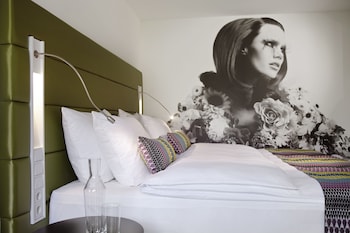 Premium Room, 1 King Bed, Garden View