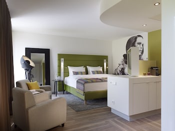 Premium Room, 1 King Bed, City View