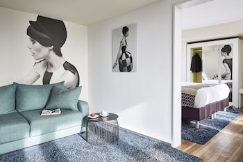 Suite, 1 Bedroom, Garden View