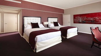 Classic Room, 2 Double Beds (Montreal View)