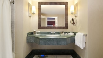 Classic Room, 2 Double Beds (Montreal View)
