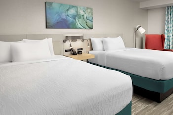 Room, 2 Queen Beds, Accessible (Roll-In Shower)