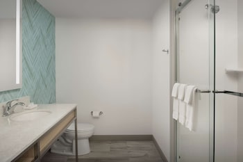 Room, 1 King Bed, Accessible (Hearing)