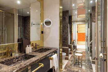 Junior Suite Deluxe "The Wellington Club" Access