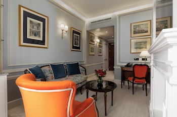 Junior Suite "The Wellington Club" Access