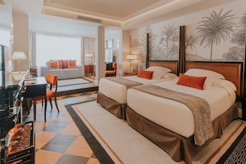 Junior Suite Deluxe Skyline "The Wellington Club" Access