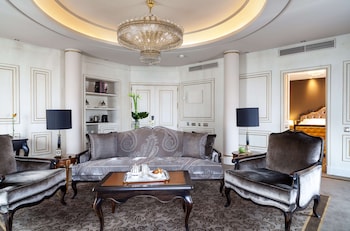Luxury Suite "The Wellington Club" Access