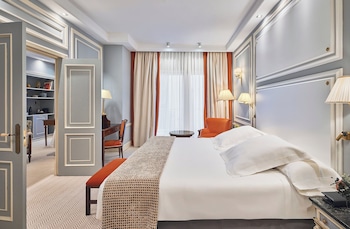 Suite Courtyard Two Bedrooms Terrace "The Wellington Club" Access