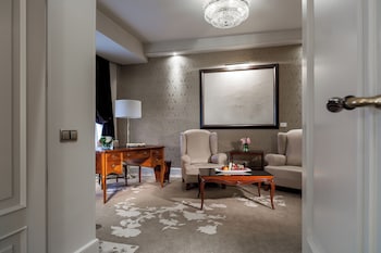 Suite Courtyard "The Wellington Club" Access