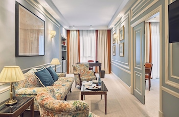 Suite Courtyard Two Bedrooms Terrace "The Wellington Club" Access