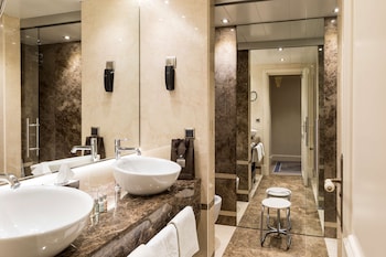 Suite Two Bedrooms "The Wellington Club" Access
